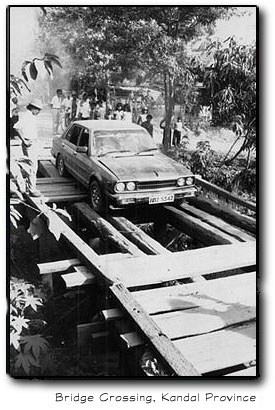 Bridge crossing, Kandal Province